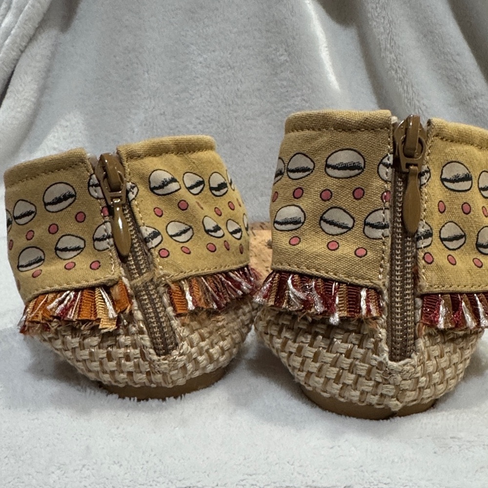Disney’s Moana costume shoes - Picture 3 of 3